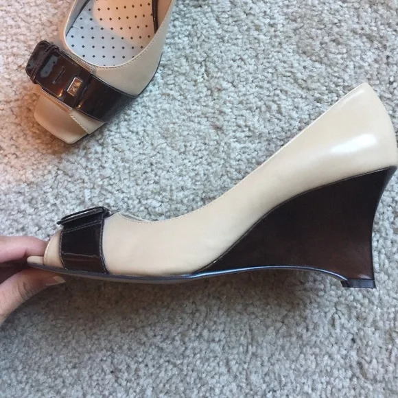 Women’s Anne Klein 9.5 wedge shoes - Picture 4 of 7